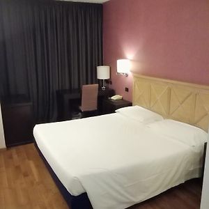 Standard Zimmer mit Kingsize-Bett